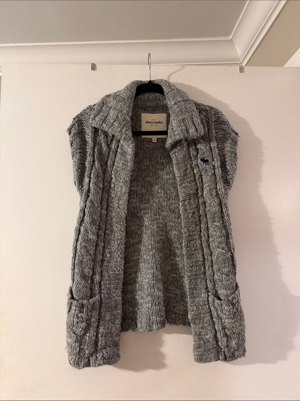 Abercrombie & Fitch Gray Cable Knit Sleeveless Shawl Collar Cardigan